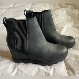 Sorel Joan of Arctic Chelsea Boots - W 7.5